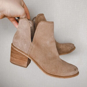 Hinge‎ | Suede Cream Color Booties 7 Genuine Leather